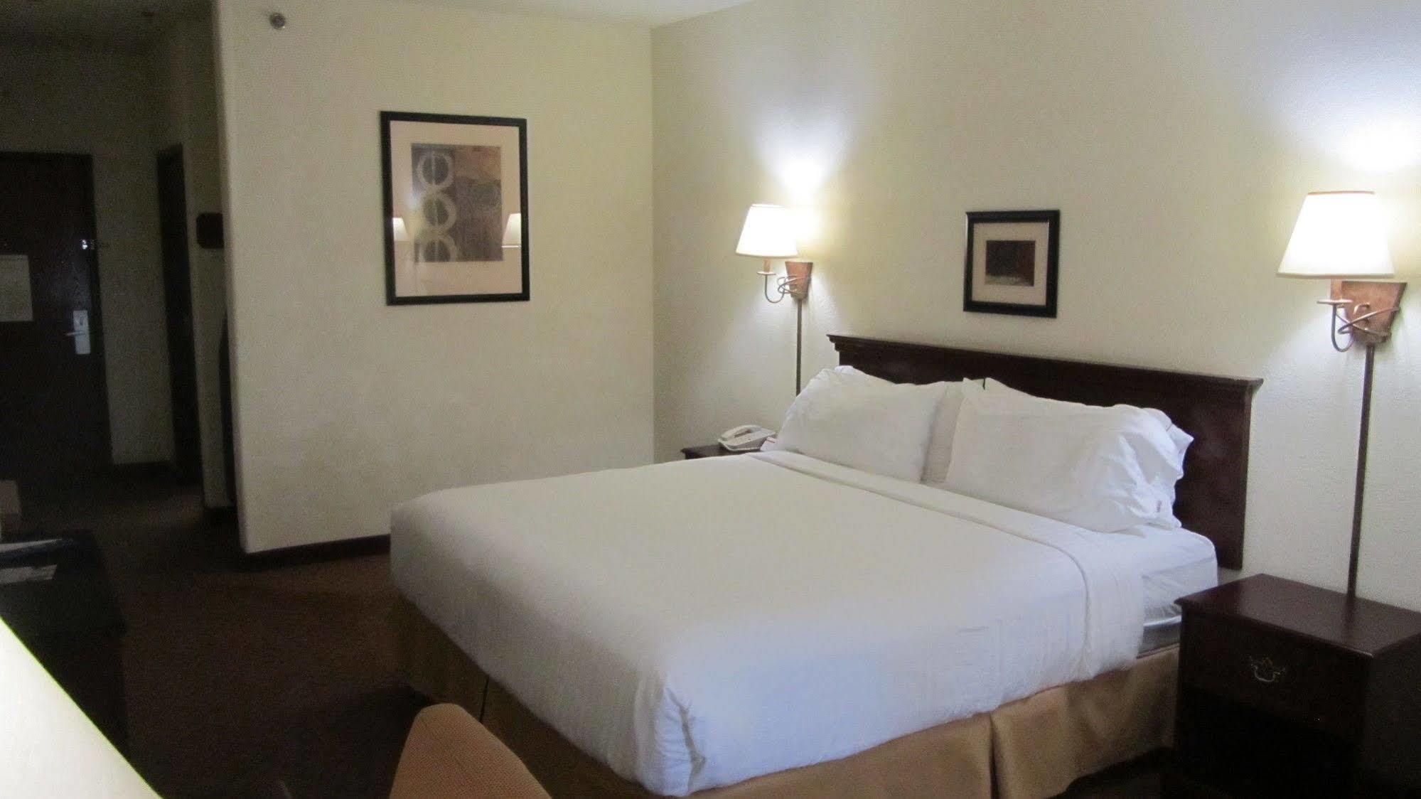 Holiday Inn Express Hotel And Suites Weslaco, An Ihg Hotel Dış mekan fotoğraf